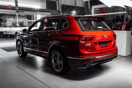 Sequência das fotografias originais da Tiguan, terminando na imagem finalizada