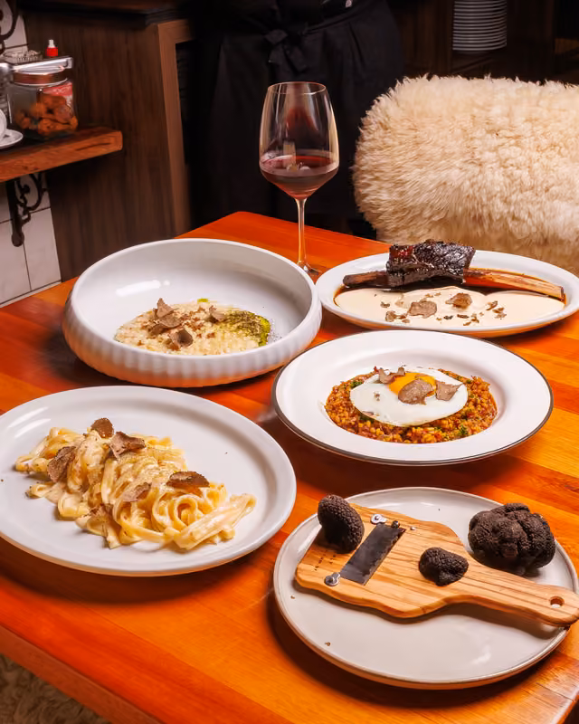 Mesas e experiências gastronômicas — fotografia de Ebraim Martini
